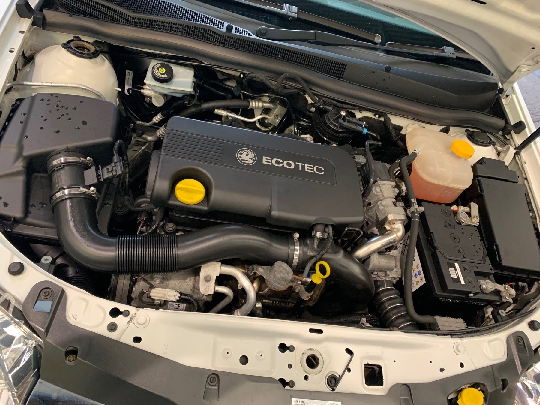 The engine bay of the Astra with the bonnet open